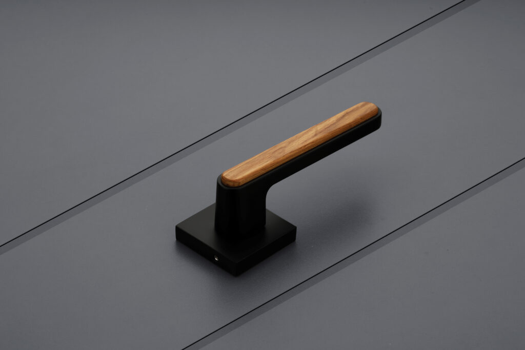 NATURAL TEAK WOOD USED