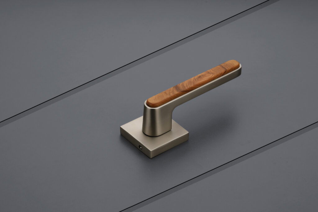 NATURAL TEAK WOOD USED