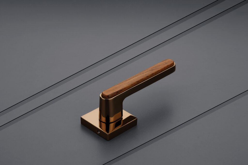 NATURAL TEAK WOOD USED